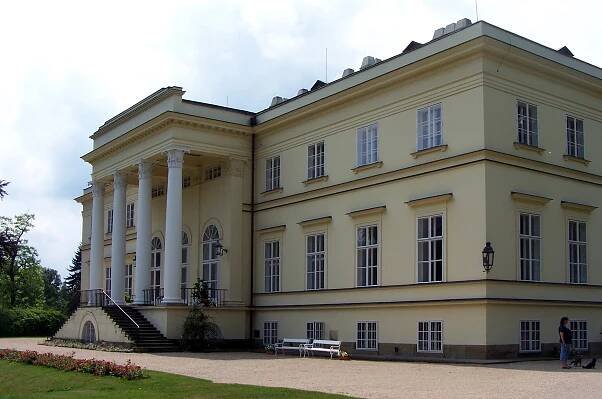 File:Nový zámek Kostelec nad Orlicí (2012) 10.JPG - Wikimedia Commons