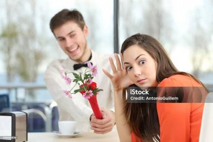 Žena odmítající geek chlapce na rande naslepo - Bez autorských poplatků Námluvy - Romantická aktivita Stock fotka