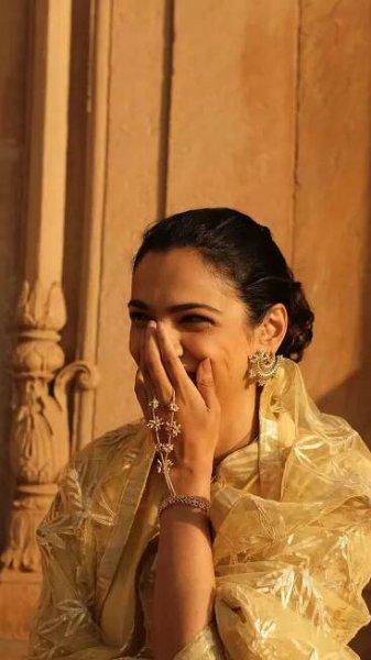 Shriya Pilgaonkar radiates vintage elegance in a dreamy yellow ensemble