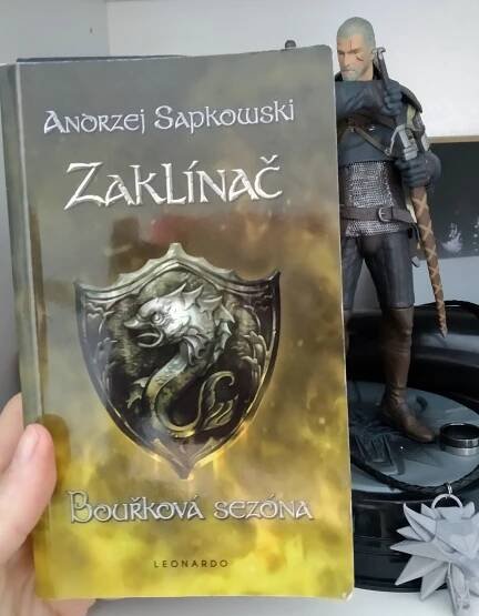 Kniha Zaklínač - Bouřková sezóna (brožovaná) | imago.cz