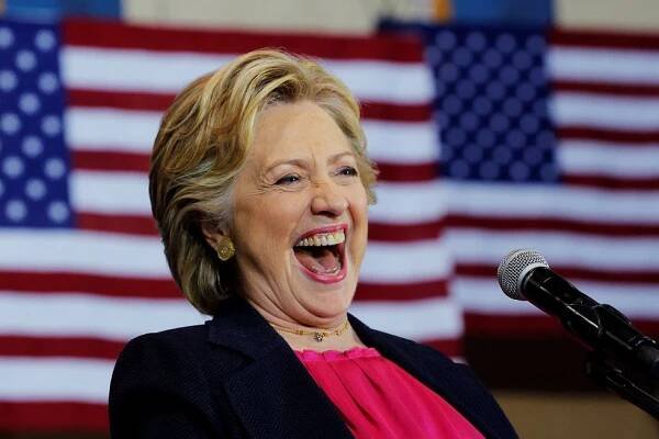 Clintonová se na twitteru vysmála Trumpovi za dopis Erdoganovi. „Nebuďte k**ot!“