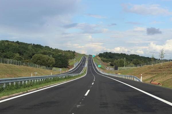 Další úsek D6 se má začít stavět v červenci, ŘSD vybralo sdružení s „kverulanty“
