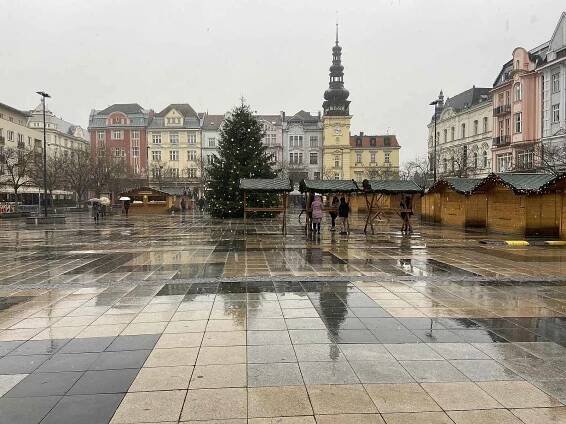 Vánoční trhy na Masarykově náměstí, 26. listopadu 2021 v Ostravě.