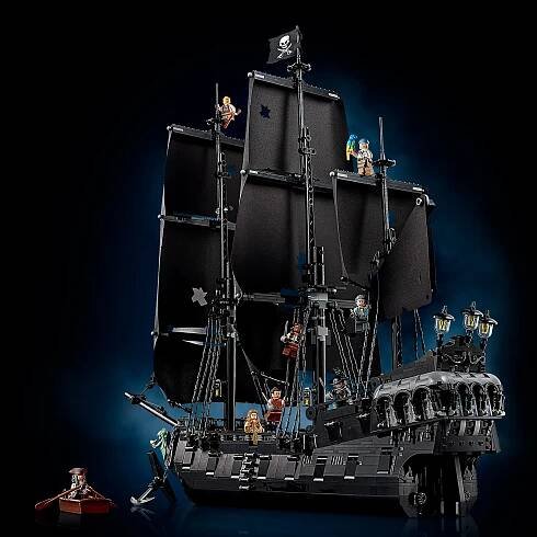 ► Nové LEGO ICONS 2025: 10365 Pirátská loď kapitána Jacka Sparrowa (Černá perla) - HOTH BRICKS