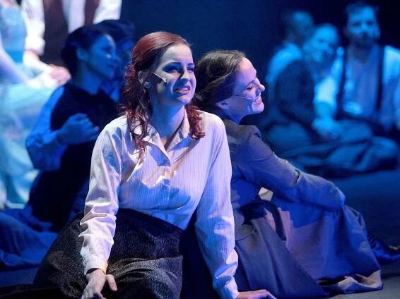 Poprvé v kostýmech a s doladěním posledních detailů hostila v pondělí Hudební scéna Městského divadla Brno chystaný muzikál Titanic. V české premiéře Městské divadlo inscenaci uvede tuto sobotu večer.