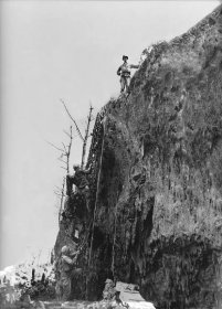Doss, Desmond Thomas - Doss na vrcholu srázu Maeda, 4. května 1945