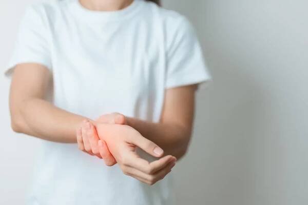 De Quervainova nemoc postihuje palce u rukou: Její přítomnost prozradí jednoduchý test
