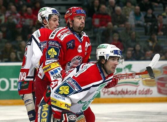 HC Slavia Praha - HC Moeller Pardubice - Hokejisté Pardubic po debaklu na Slavii ztratili druhé místo (1/7)