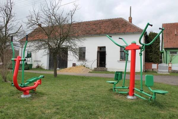 Obce nechtějí další chalupáře. Chátrající nemovitosti raději kupují