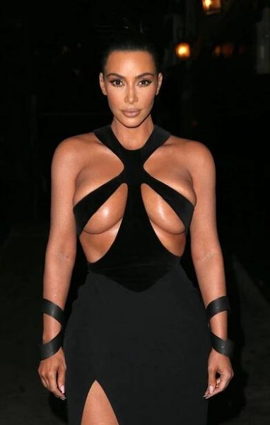 Další exhibice? Královna UFC do ringu vyzvala Kim Kardashianovou