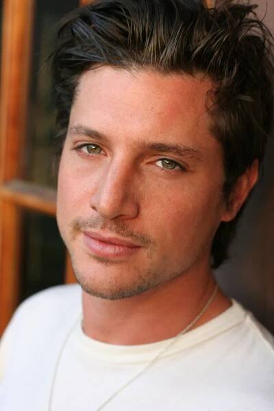 Simon Rex herec