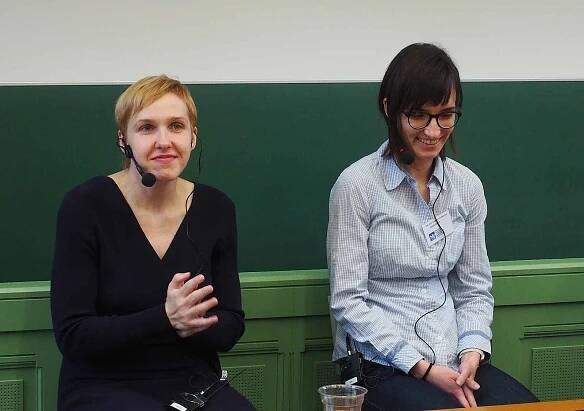 Vlevo Monika Kučeráková, z inženýrství pevných látek, vpravo Katarina Křížková Gajdošová ze slavného pracoviště CERN
