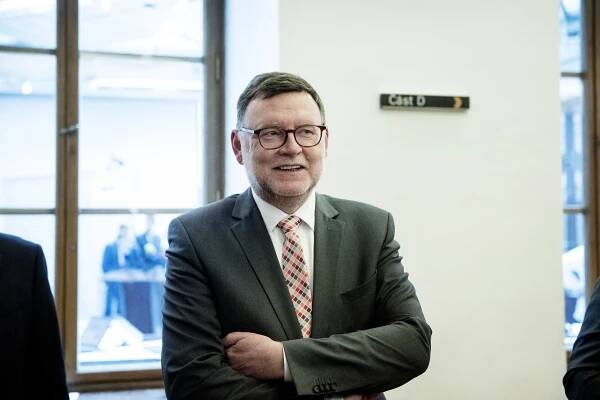 Vláda ztratila podporu, řešením jsou předčasné volby, řekl Stanjura. Zeman by ji nechal dovládnout