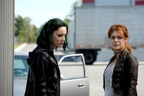 X-Men: Nová generace - Extrémní opatření - Z filmu - Emma Dumont, Elena Satine