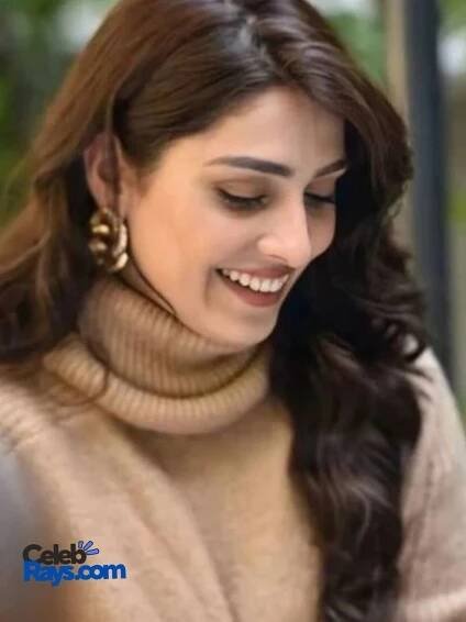 Ayeza Khan  natural beauty