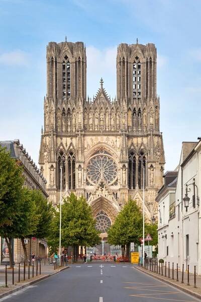 Reims: město ve střední Francii v kraji Champagne-Ardenne
