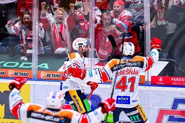 Kousal zařídil v závěru Pardubicím druhou výhru ve čtvrtfinále proti Hradci