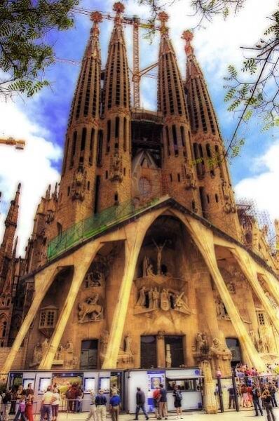 Súbor:Barcelona Sagrada Familia (2053446134).jpg – Wikipédia