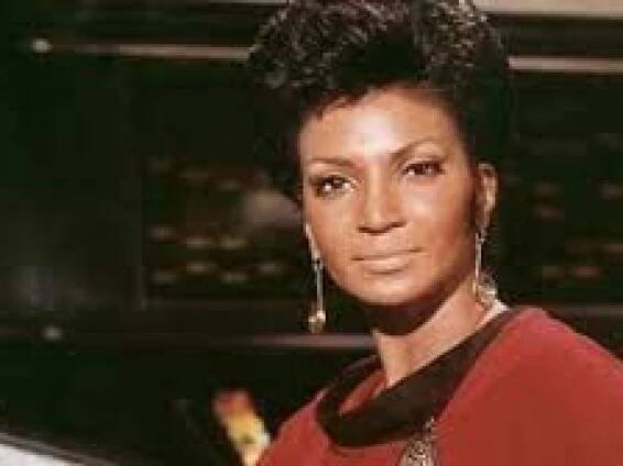 Actress And Singer Nichelle Nichols, Lt. Uhura From "Star Trek" - Blog Vertex