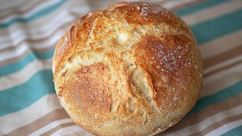 Recept: Domácí křupavý chléb z pece – jednoduchý a chutný, jen ze 4 ingrediencí