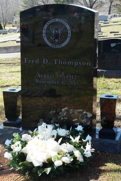 Larger memorial image loading...