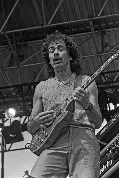 Soubor:Carlos-Santana in Hamburg 1.jpg