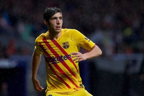 Záložník Barcelony Sergio Roberto