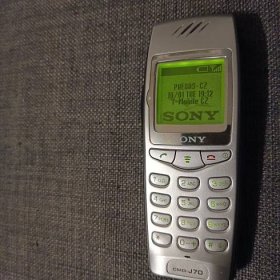 Mobilní telefon SONY J70 - Mobily a chytrá elektronika