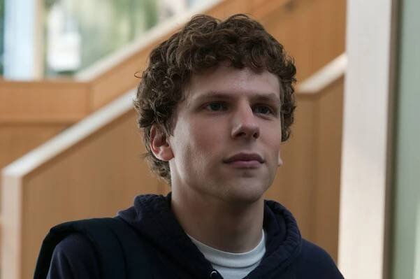 Jesse Eisenberg: Všestranný syn party klauna - TOPZINE.cz