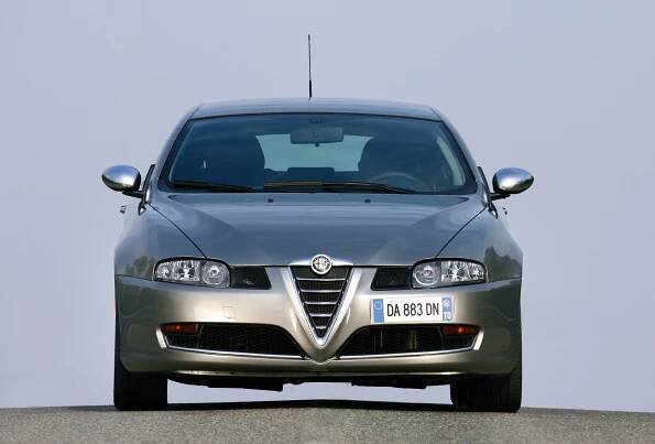 Alfa Romeo GT: Podrobné specifikace vozidel & Interaktivní nástroj pro srovnání