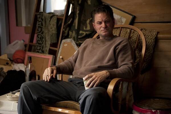 Temný případ - Strašidelné domy - Z filmu - Shea Whigham