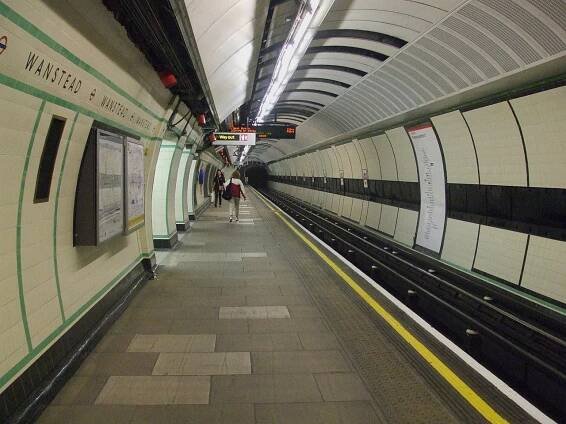 Soubor:Wanstead station westbound look east.JPG – Wikipedie