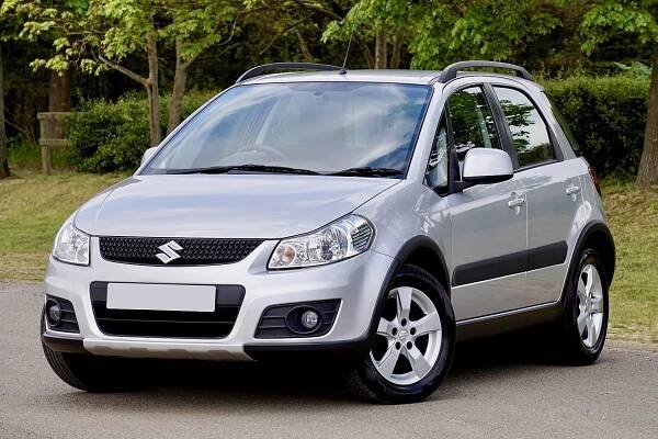 Fiat Sedici a Suzuki SX4 - kamarádi do deště - Zpětné zrcátko