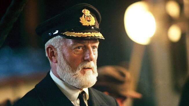 Zemřel britský herec Bernard Hill, známý z Titaniku a Pána prstenů