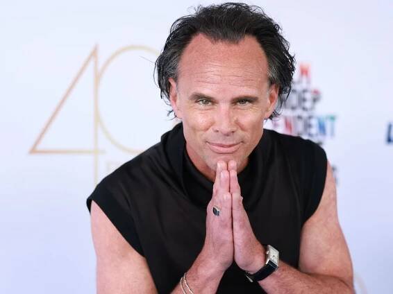 Walton Goggins was just spotted hanging out in a lesbian bar