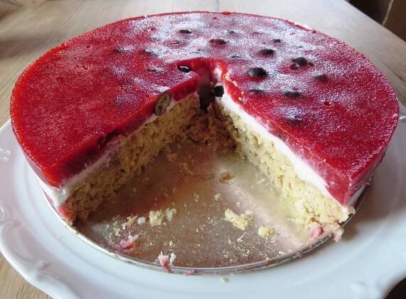 Špaldový piškot se šlehačkou a jahodovým želé (vegan)