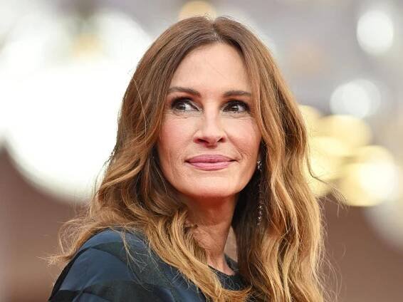 Julia Roberts makes Venice Film Festival red carpet debut in show-stopping gown