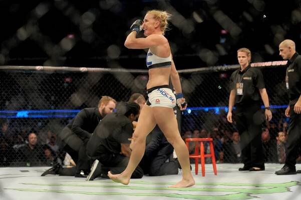 Ronda Rousey poprvé poražena! Soupeřka jí málem ukopla hlavu! | TN.cz