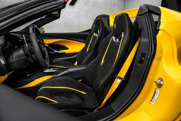 Ferrari 296 GTS Lift, Alcantara, AFS