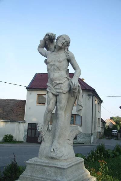 Soubor:Detail of statue of Saint Sebastian at staircase near Church of Saint John the Baptist in Rokytnice nad Rokytnou