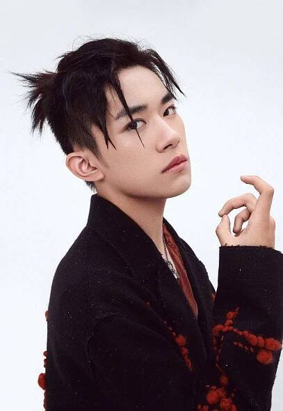 Jackson Yee (Yi Yangqianxi) Profile
