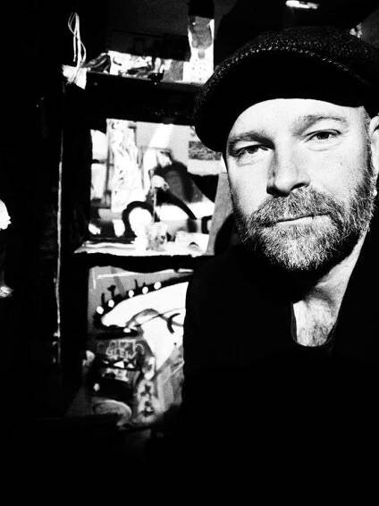 Michael Rowland and I sit in his basement studio in the outskirts of Prague and discuss: Love and passion, The fear of the blank canvas, Embracing negativity, Faith in yourself, Self confidence vs arrogance, Teaching, Being a critic, authentic authorship, Mary Virginia Swanson, Common thread through your career, Tarot cards, Being deliberate, Social media, Collaboration, Artist statements, Daniel Johnston, and Self sabotage.