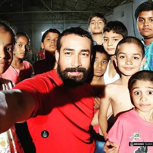 Amit Tiwari With His kids in shooting spot