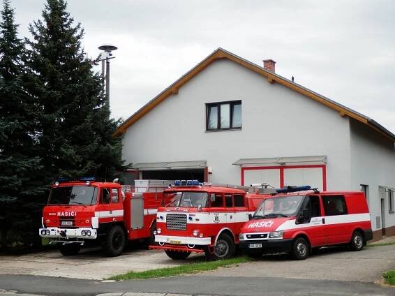 Hasiči z Nového Města u Chlumce nad Cidlinou mají Tatru 815, získali ji bezúplatným převodem od Armády ČR | POŽÁRY.cz