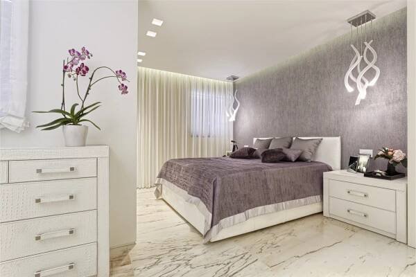 Ložnice podle feng shui: uklidňující barvy a žádná zrcadla