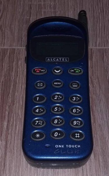 Sběratelský telefon Alcatel One Touch Club