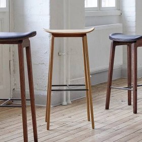 Výprodej Norr 11 designové barové židle NY11 (výška sedáku 65 cm, dub  mořený tmavý, bez čalounění) ◼ Designpropaganda