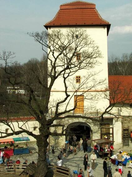 Soubor:Hrad Slezskoostravský, zřícenina (Ostrava).jpg – Wikipedie