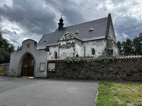 Kostel sv. Máří Magdaleny ve Velharticích.