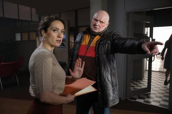 Elsa Saisio, Ilkka A. Jokinen - Hymyä! - Henkien tanssia - Z filmu